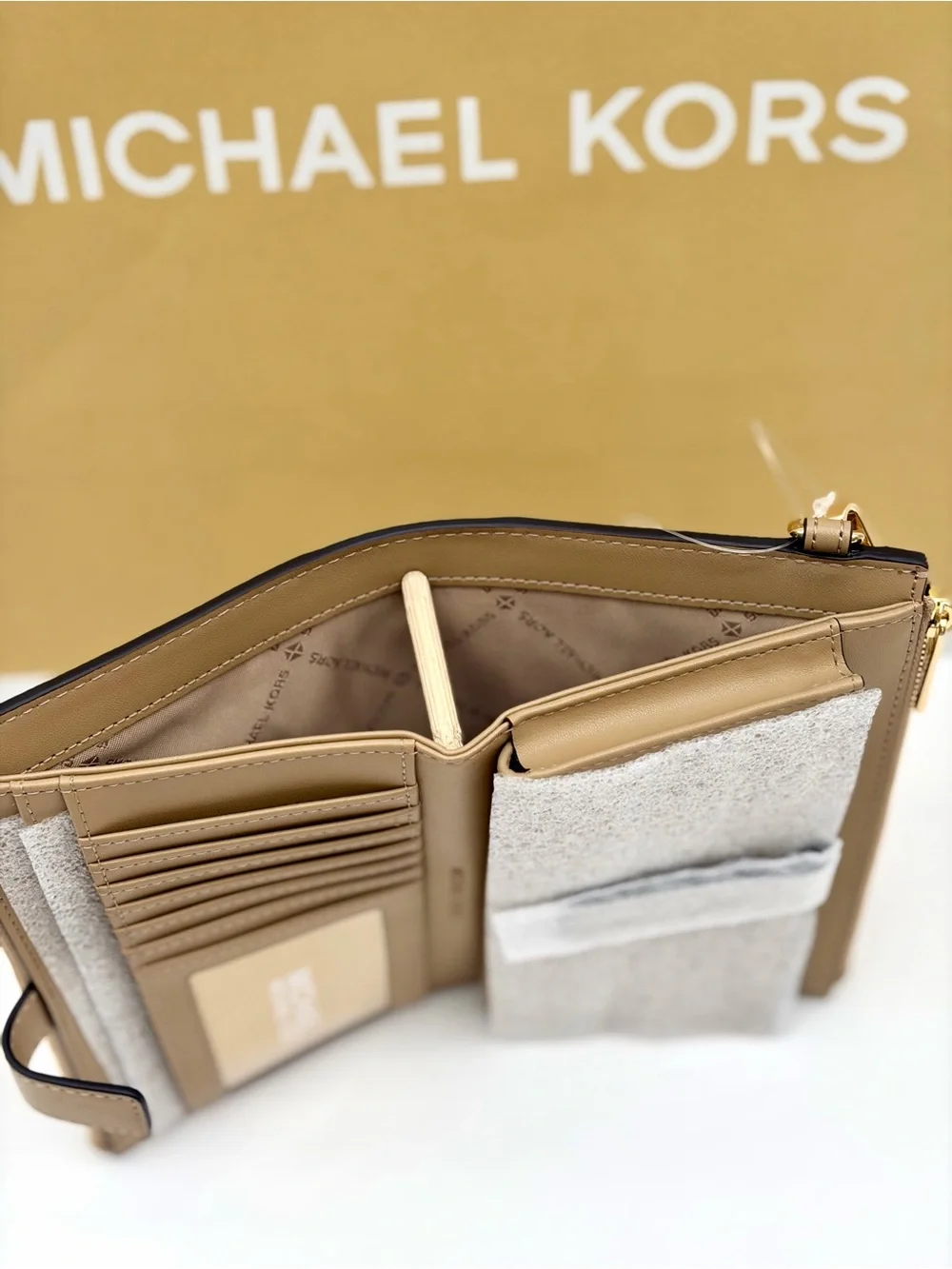 MICHAEL KORS Jet Set Travel Large Printed Signature Logo Wristlet Wallet Camel